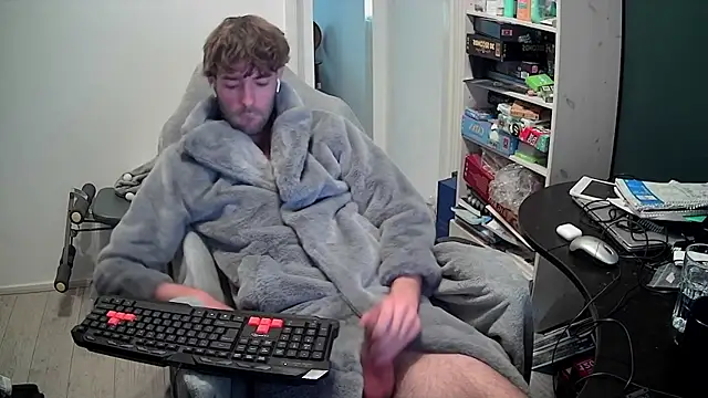 Snapshot of onesieboyx chatting on 5, 12, 2025 onesieboyx online show from 5, 12, 2025