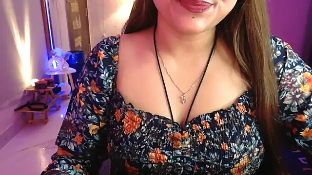 Snapshot of Mitikaa chatting on 5, 5, 2026 Mitikaa online show from 5, 5, 2026