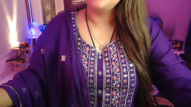 Snapshot of Mitikaa chatting on 11, 5, 2026 Mitikaa online show from 11, 5, 2026