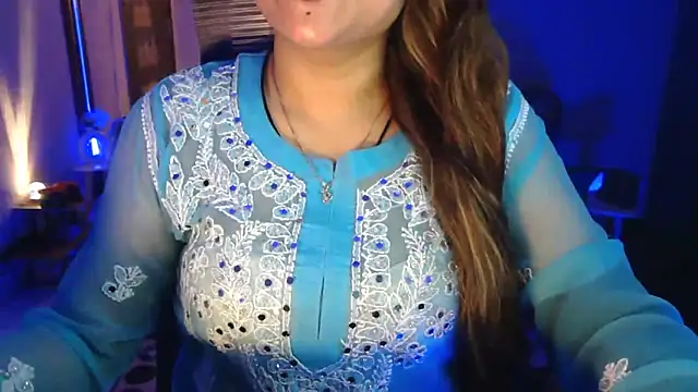 Snapshot of Mitikaa chatting on 25, 5, 2026 Mitikaa online show from 25, 5, 2026