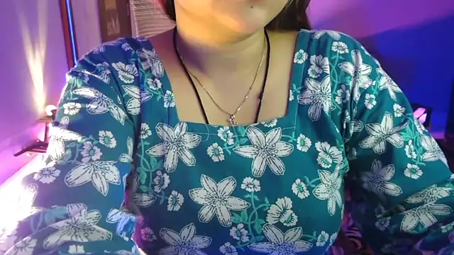 Snapshot of Mitikaa chatting on 4, 6, 2026 Mitikaa online show from 4, 6, 2026