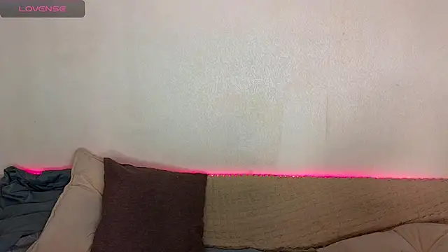 Snapshot of emilytrays chatting on 13, 11, 2025 emilytrays online show from 13, 11, 2025