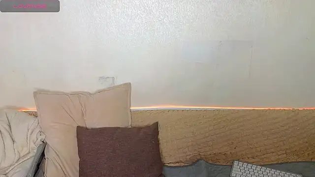 Snapshot of emilytrays chatting on 3, 2, 2026 emilytrays online show from 3, 2, 2026