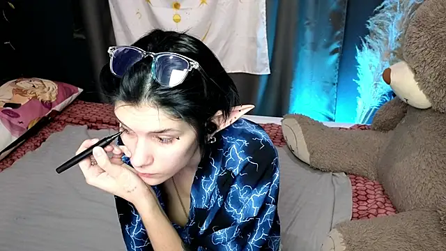 Snapshot of Hyeon_Jin chatting on 13, 1, 2025 Hyeon Jin online show from 13, 1, 2025