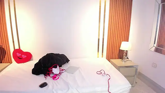 TylerBloom online show from 3, 11, 2025