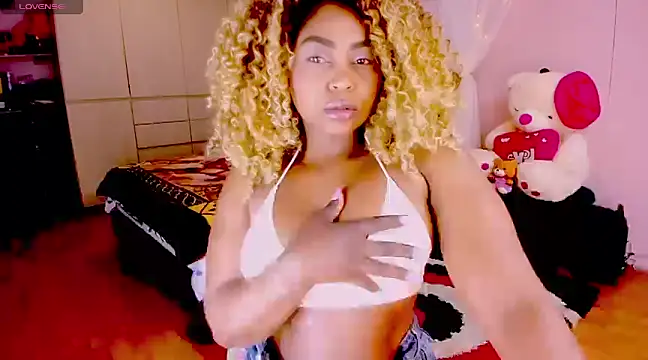 Snapshot of Aliana_Ross chatting on 7, 3, 2025 Aliana Ross online show from 7, 3, 2025