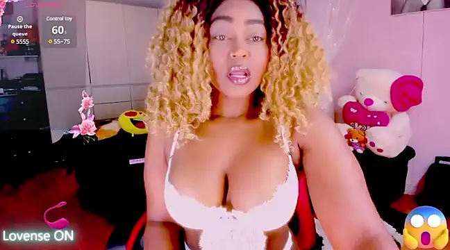 Snapshot of Aliana_Ross chatting on 11, 3, 2025 Aliana Ross online show from 11, 3, 2025