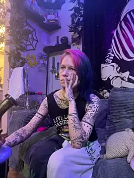 Snapshot of trashbrat chatting on 28, 4, 2026 trashbrat online show from 28, 4, 2026