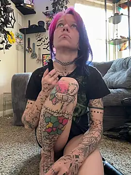 Snapshot of trashbrat chatting on 13, 5, 2026 trashbrat online show from 13, 5, 2026