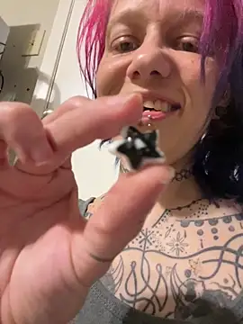 Snapshot of trashbrat chatting on 18, 5, 2026 trashbrat online show from 18, 5, 2026
