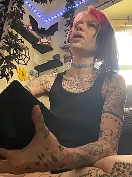 Snapshot of trashbrat chatting on 19, 5, 2026 trashbrat online show from 19, 5, 2026