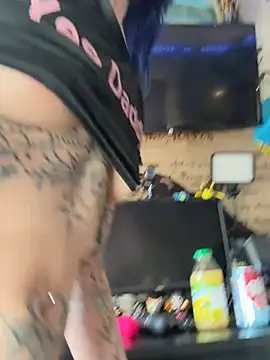 Snapshot of trashbrat chatting on 25, 5, 2026 trashbrat online show from 25, 5, 2026