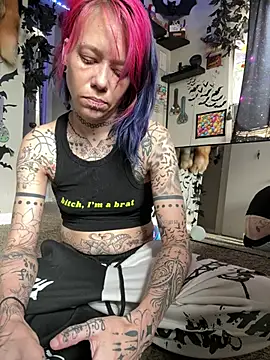Snapshot of trashbrat chatting on 31, 5, 2026 trashbrat online show from 31, 5, 2026