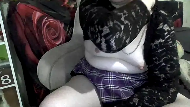 Snapshot of AverageRose chatting on 29, 5, 2026 AverageRose online show from 29, 5, 2026