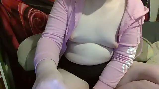 Snapshot of AverageRose chatting on 24, 6, 2026 AverageRose online show from 24, 6, 2026