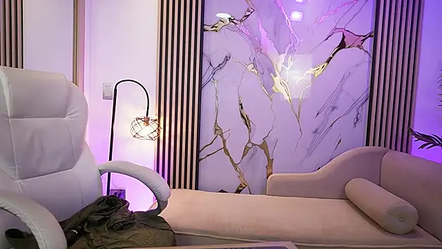 Emma Walkerr  online show from 7, 4, 2026