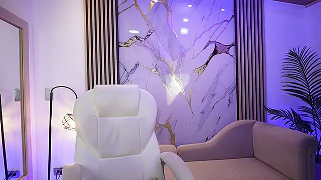 Emma Walkerr  online show from 14, 4, 2026