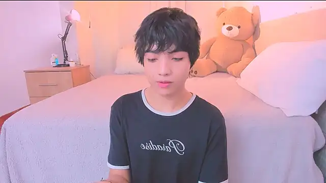 AllanYong18 online show from 24, 10, 2025