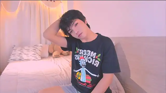 AllanYong18 online show from 13, 11, 2025