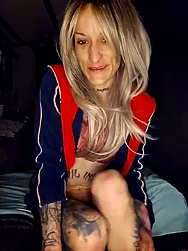 Snapshot of MissParadise40 chatting on 10, 3, 2025 MissParadise40 online show from 10, 3, 2025