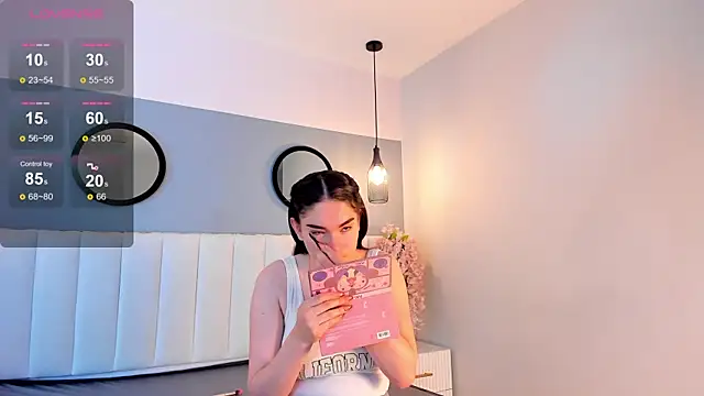 Snapshot of chelsea_bolton_ chatting on 5, 4, 2026 chelsea bolton online show from 5, 4, 2026