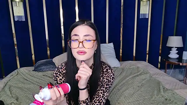 EmmaLawrens online show from 7, 2, 2025