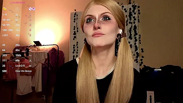 Emily  Mooree online show from 18, 10, 2025