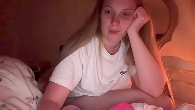 Snapshot of Ella-82 chatting on 7, 7, 2026 Ella-82 online show from 7, 7, 2026