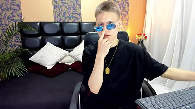 Snapshot of blondie_lover69 chatting on 15, 2, 2025 blondie lover69 online show from 15, 2, 2025
