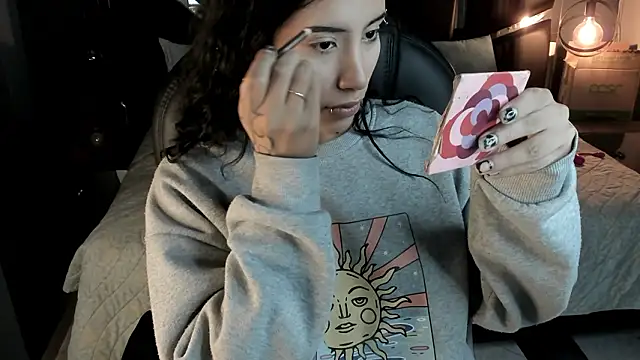 Snapshot of vaiolethsan__ chatting on 2, 2, 2026 vaiolethsan online show from 2, 2, 2026