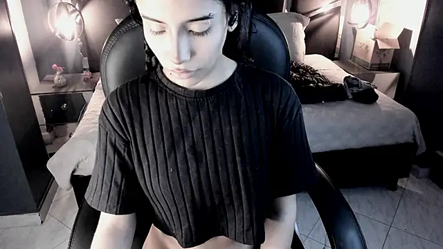 Snapshot of vaiolethsan__ chatting on 12, 2, 2026 vaiolethsan online show from 12, 2, 2026