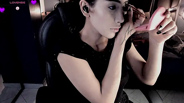 Snapshot of vaiolethsan__ chatting on 18, 2, 2026 vaiolethsan online show from 18, 2, 2026