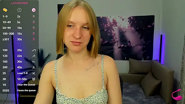 Snapshot of BeautyBlondy chatting on 22, 10, 2025 BeautyBlondy online show from 22, 10, 2025