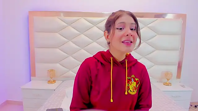 Snapshot of MiaQueen021 chatting on 25, 1, 2025 MiaQueen021 online show from 25, 1, 2025