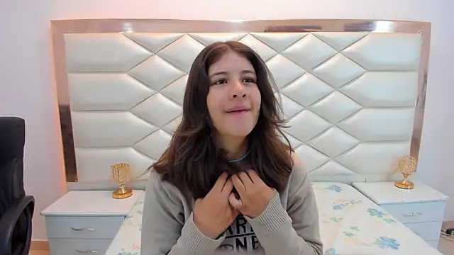 Snapshot of MiaQueen021 chatting on 29, 1, 2025 MiaQueen021 online show from 29, 1, 2025