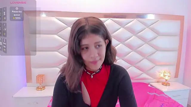 MiaQueen021 online show from 1, 3, 2025