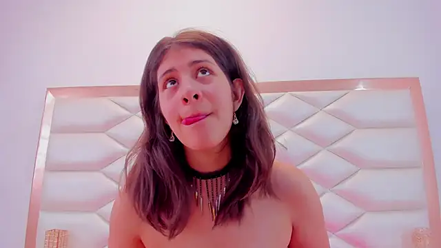 Snapshot of MiaQueen021 chatting on 13, 3, 2025 MiaQueen021 online show from 13, 3, 2025