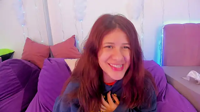 Snapshot of MiaQueen021 chatting on 1, 10, 2025 MiaQueen021 online show from 1, 10, 2025