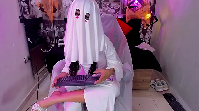 Snapshot of Lil_ceyy chatting on 21, 10, 2025 Lil ceyy online show from 21, 10, 2025