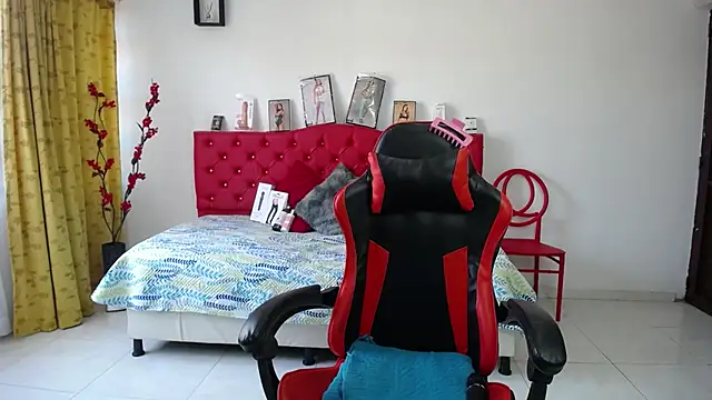 Snapshot of Maylin_horny19 chatting on 6, 4, 2026 Maylin horny19 online show from 6, 4, 2026