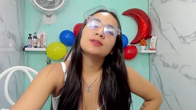 Snapshot of Maylin_horny19 chatting on 9, 6, 2026 Maylin horny19 online show from 9, 6, 2026