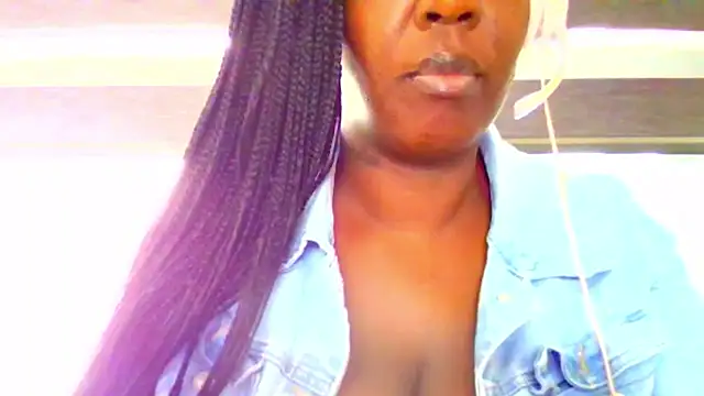 chocolatechipkukky85 online show from 13, 4, 2026