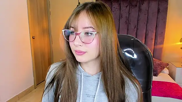 Dahlia Rousse online show from 4, 12, 2025