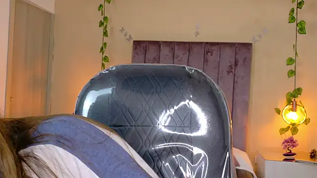 Dahlia Rousse online show from 8, 3, 2026