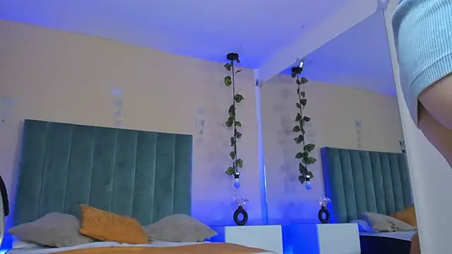 Dahlia Rousse online show from 3, 4, 2026