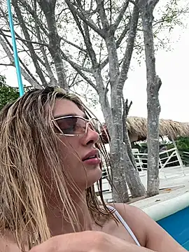 Snapshot of Queensara_ chatting on 1, 2, 2026 Queensara online show from 1, 2, 2026