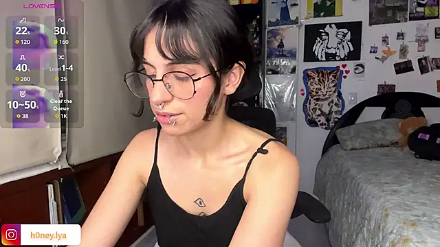 Snapshot of B0nnie_H0ney chatting on 27, 6, 2026 B0nnie H0ney online show from 27, 6, 2026