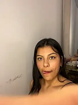 Salmaportman69 online show from 15, 3, 2025