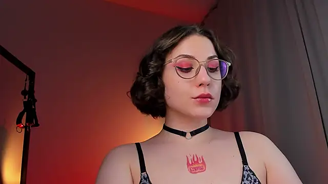 Eva Moss  online show from 1, 3, 2025