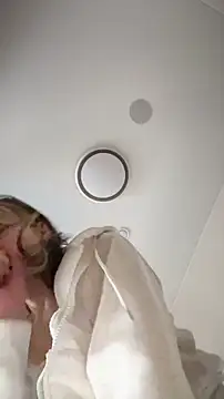 Snapshot of Mary_Leaf chatting on 8, 11, 2025 Mary Leaf online show from 8, 11, 2025